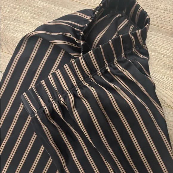 Striped Size Medium Pyjamas - Picture 12 of 15